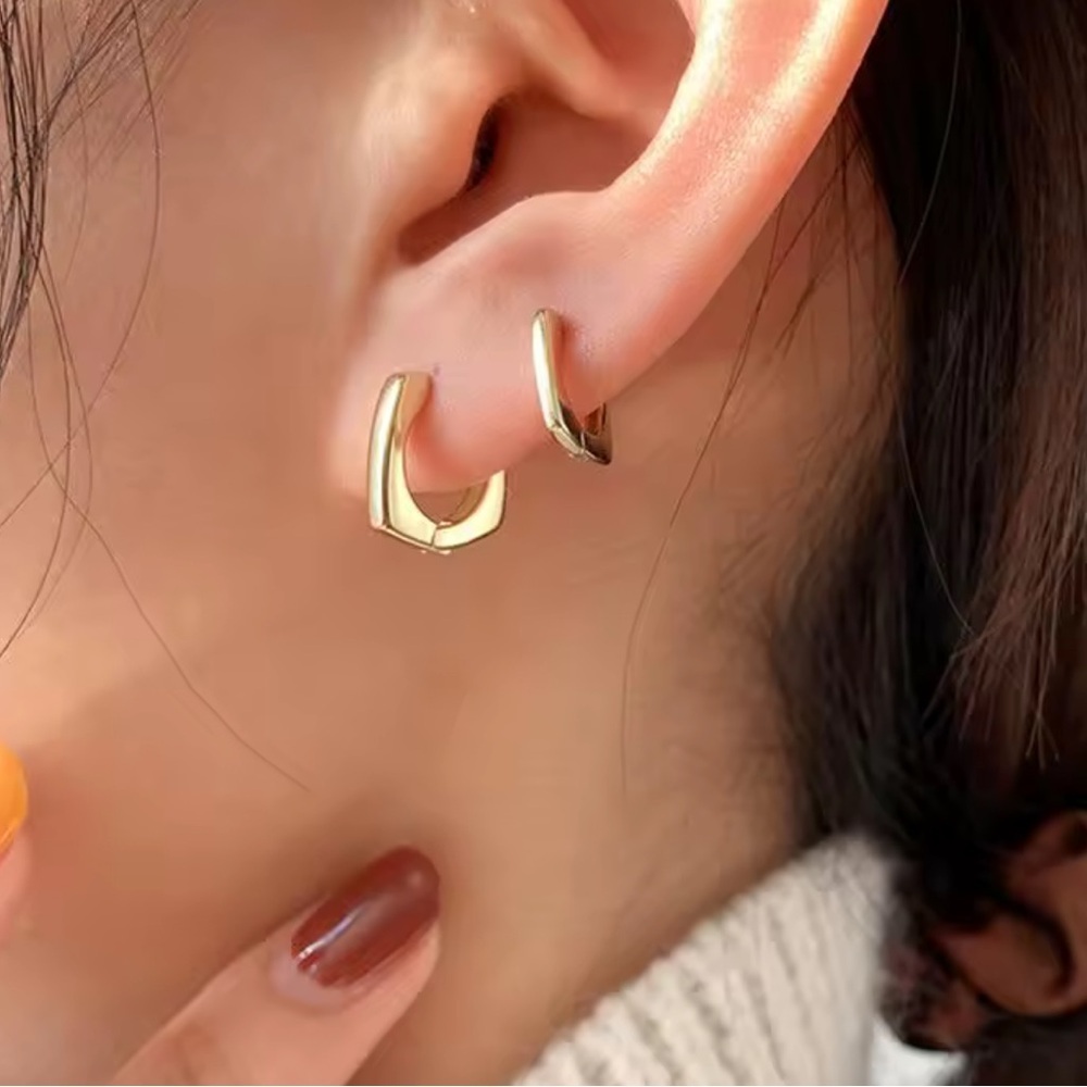 Gold Small Huggie Square Hoop Earrings 

Brand New